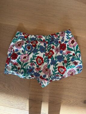 Vineyard Vines White Floral Athletic Shorts with Red, Blue & Pink Flowers